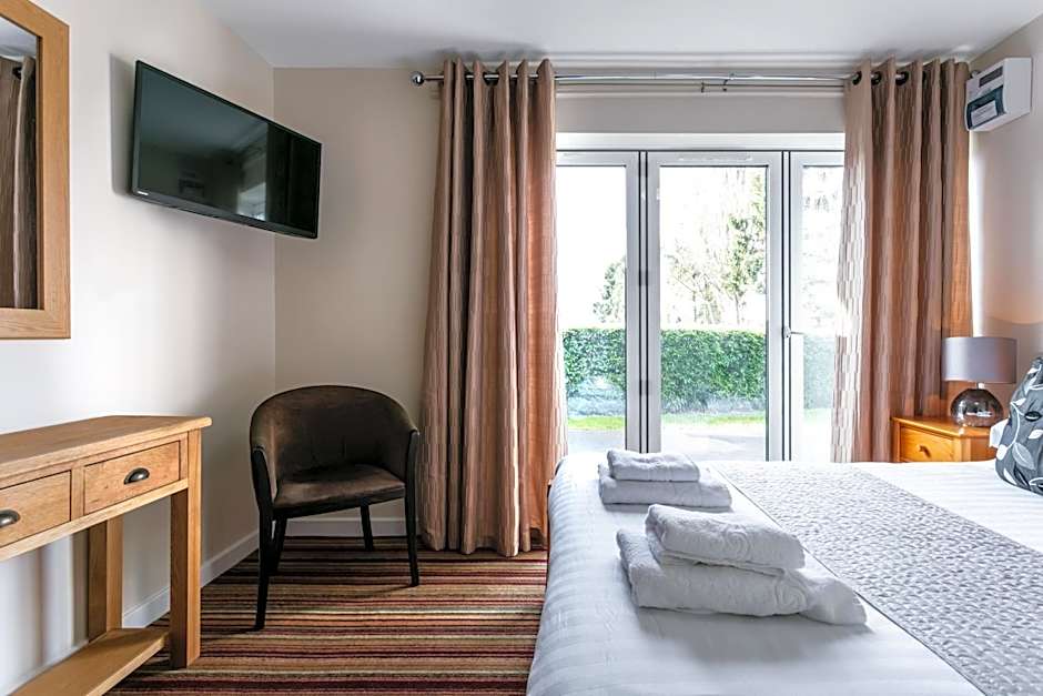 Roydon Marina Village Hotel