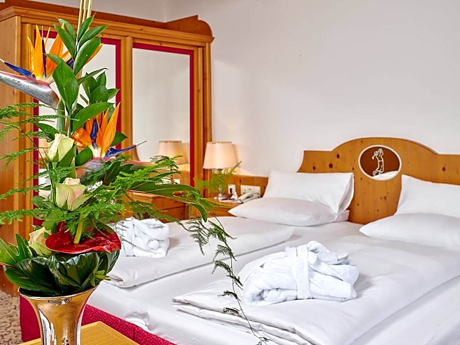 MAXIMILIAN Grand Hotel