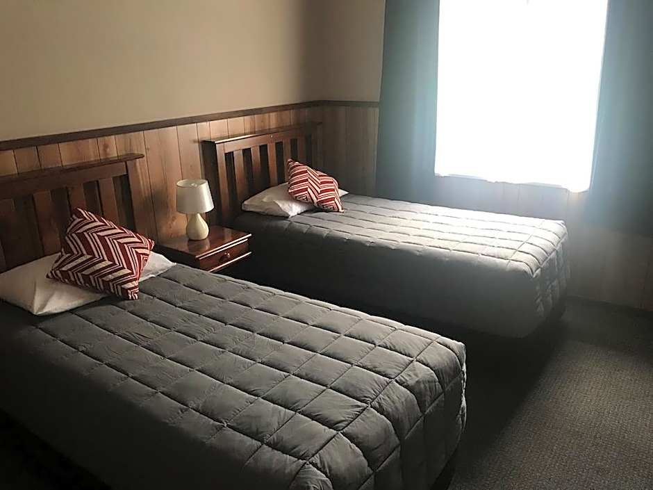Fairy Springs Motel