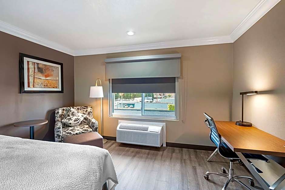 Best Western Plus Newport Mesa Inn