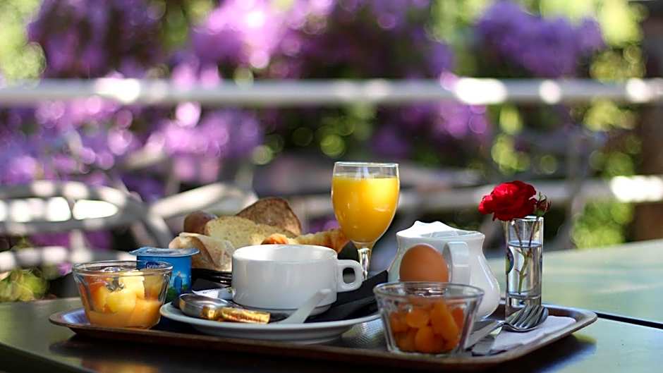 Logis Hôtel Deshors-Foujanet