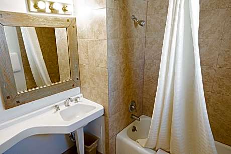 1 Queen Bed, Smoking