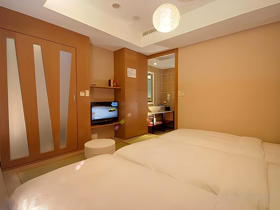 CHECK inn Express Taipei Station