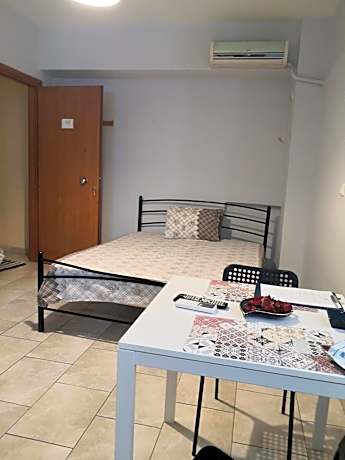 House in the center of Piraeus next to the port and the metro!!