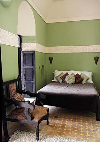 Peridot's Powder Room