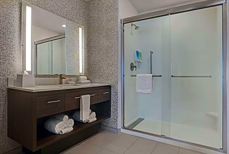 1King Hearing Accessible Suite Nonsmoking