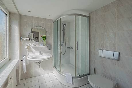 1 Single Bed Standard Room Free W-Lan Work Desk SAT TV and Sky Sport included