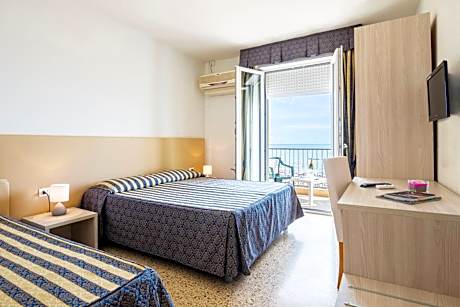 Triple Room with Balcony Sea View