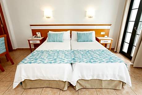 Double or Twin Room (1 Adult+1 Child)