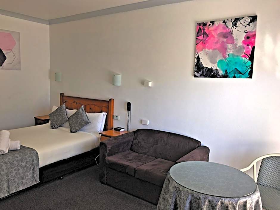 New England Motor Inn