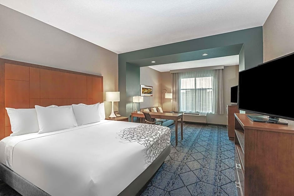 La Quinta Inn & Suites by Wyndham Kansas City Beacon Hill