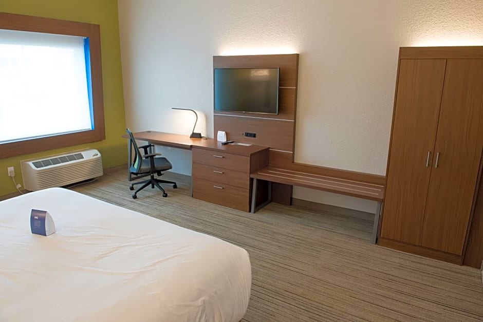 Holiday Inn Express & Suites Dayton North - Vandalia, an IHG Hotel