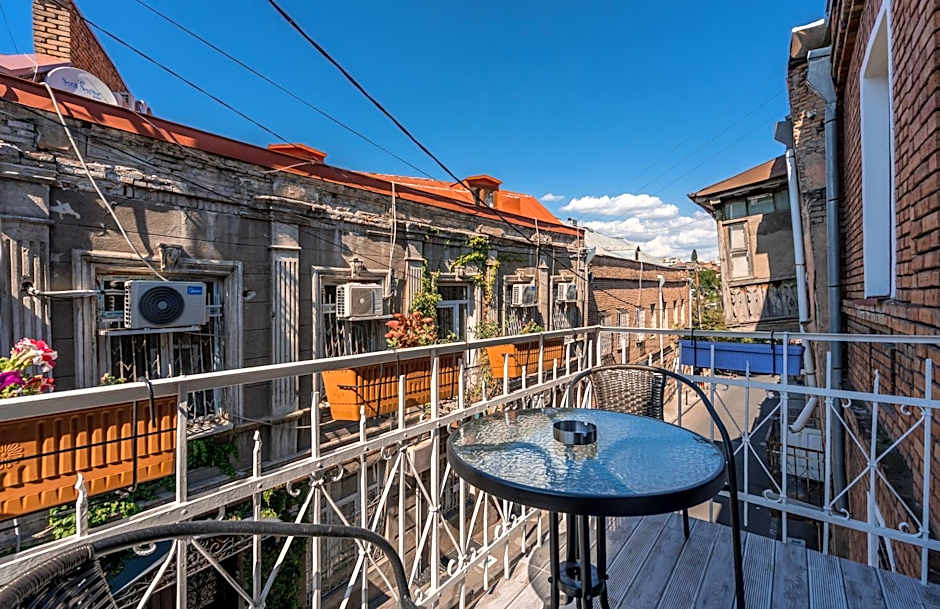 Golden Light Hotel