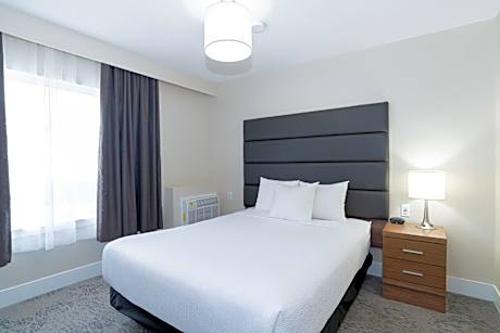 Grand Suite, 1 Queen Bed, Sofa Bed, Kitchenette