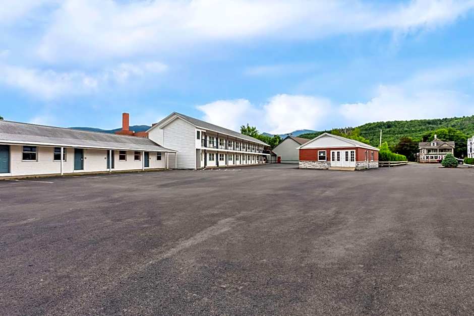 Rodeway Inn Gorham Riverside