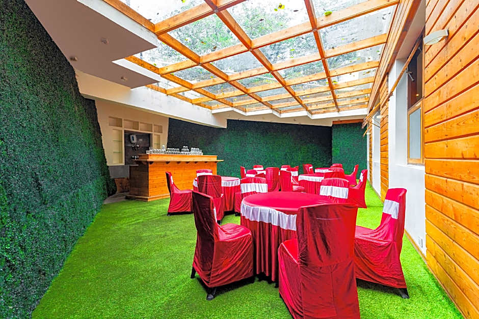 Yashshree Sanderling Mall Road