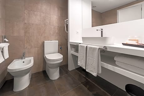 DOUBLE OR TWIN WITH VIEWS