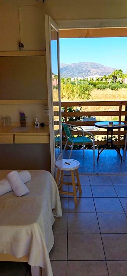 Cleo Rooms 250m from the beach