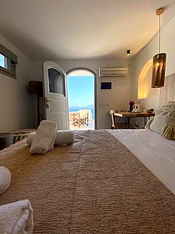 Superior Double Room with Outdoor Hot Tub and Sea Caldera Volcano View