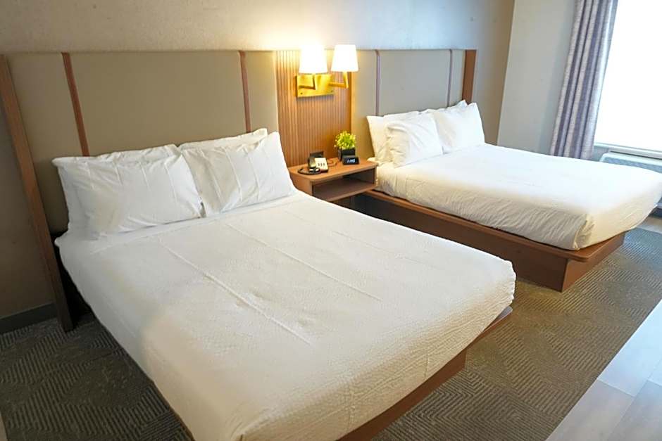 Photo 1 of 2 of 1 King Bed, Hearing/Mobility Accessible