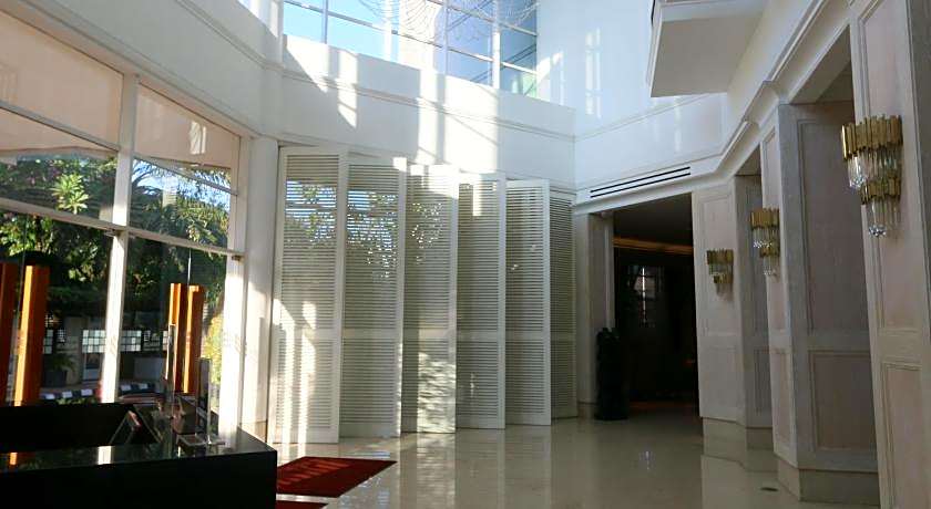 Java Paragon Hotel & Residences