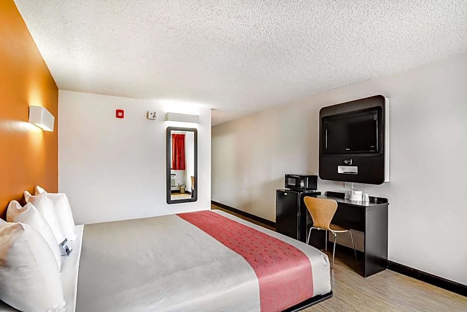 Motel 6 Carson