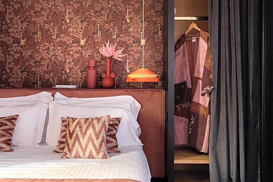 Velona's Jungle Luxury Suites