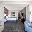 La Quinta Inn & Suites by Wyndham Pittsburg