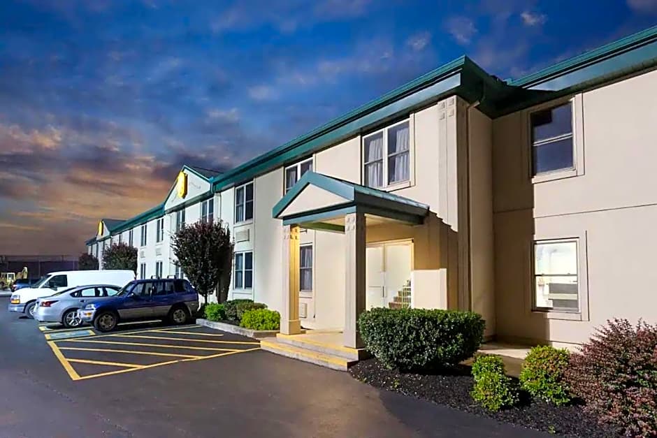 Super 8 by Wyndham Harrisburg Hershey West
