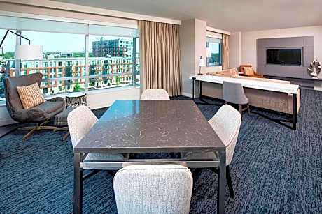 Suite, 1 King Bed (Mobility/Hearing Accessible, Tub) (1 King Bed)