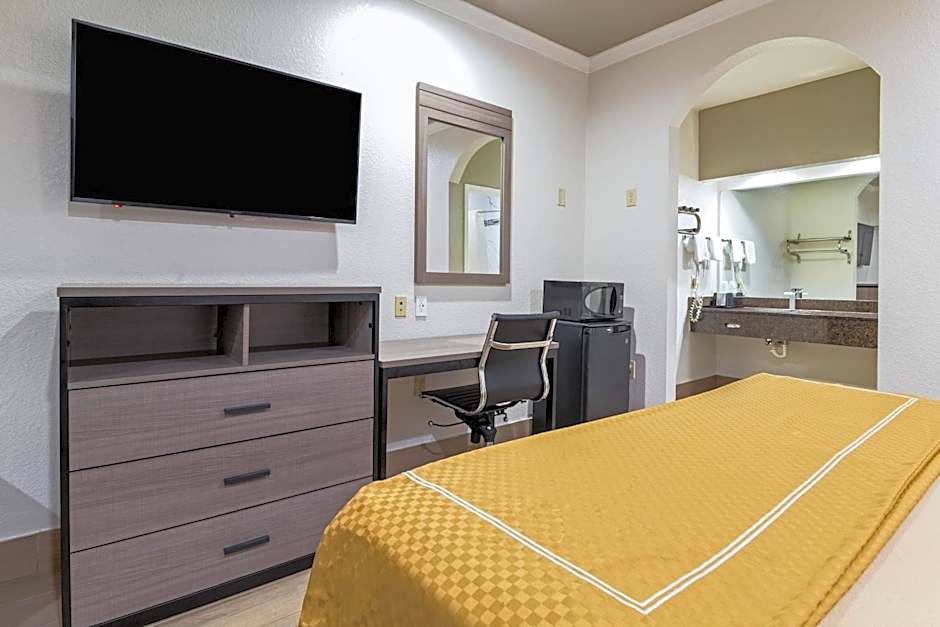 Scottish Inn and Suites Baytown