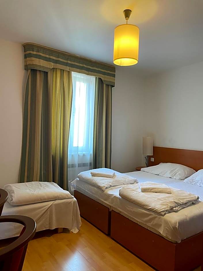 Gallery Hotel SIS