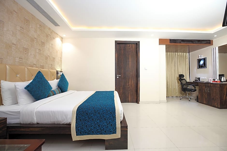 Pinnacle by Click Hotels, Lucknow