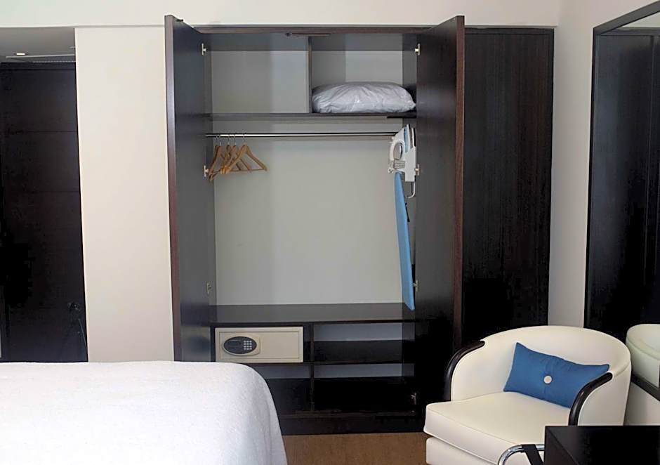Hampton Inn By Hilton Santa Cruz Equipetrol
