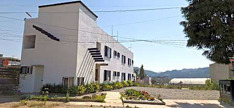 Hotel Caminos