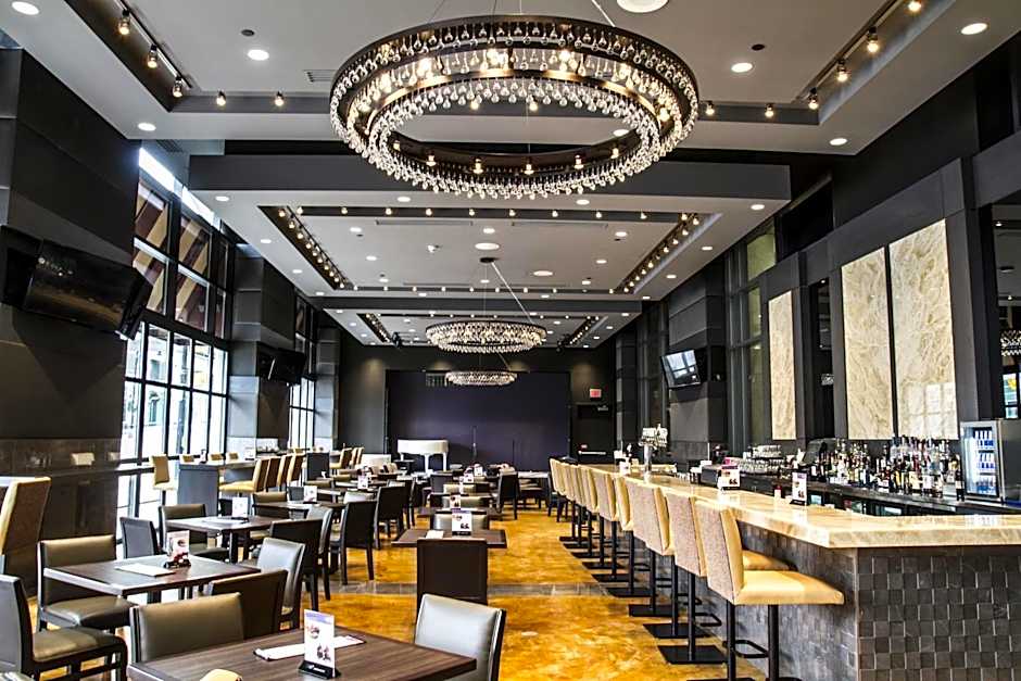 Hilton Niagara Falls-Fallsview Hotel - Suites