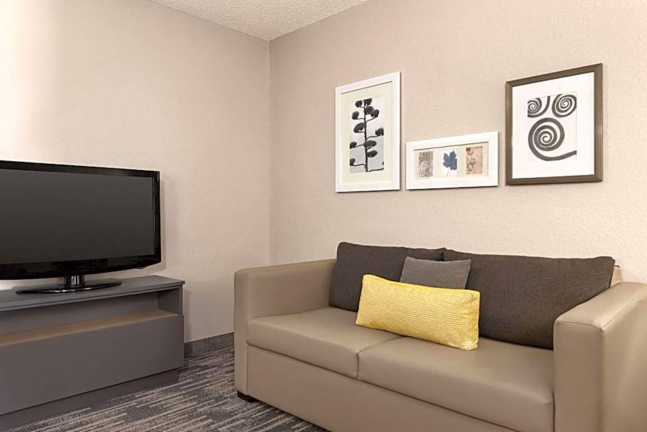 Country Inn & Suites by Radisson, St. Cloud East, MN