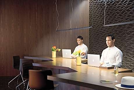 Junior Suite Club King Bed