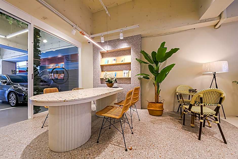 Gwangju Sangmu W Lounge Hotel