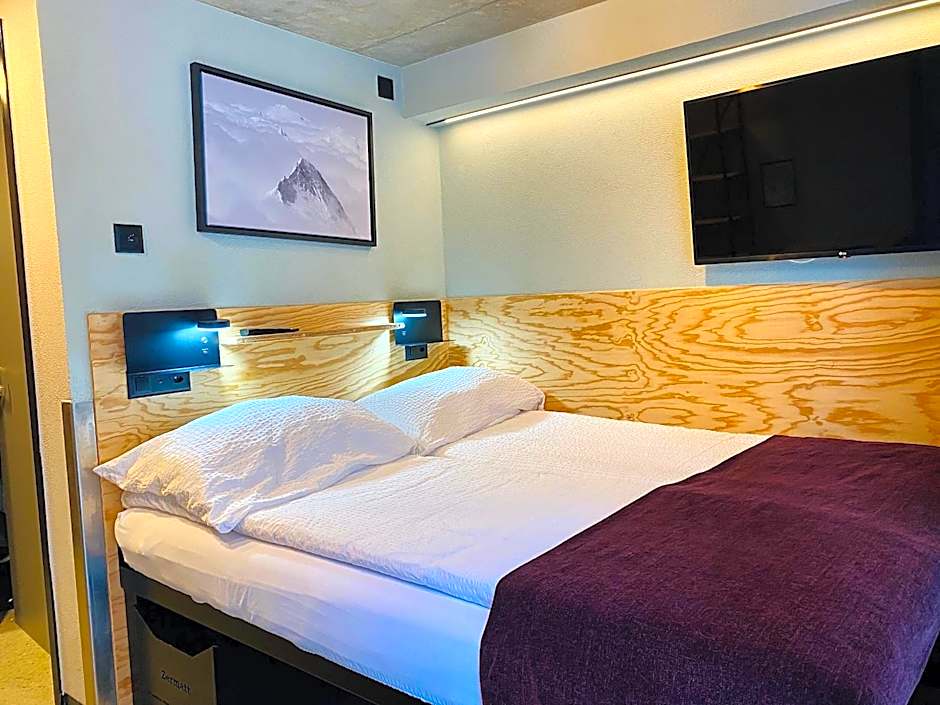 Peaky Riders Self Check-in Hotel