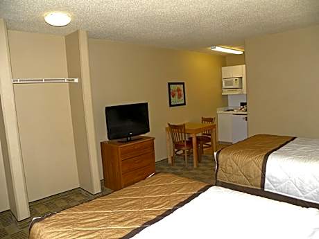 Studio with 2 Queen Beds - Non-Smoking