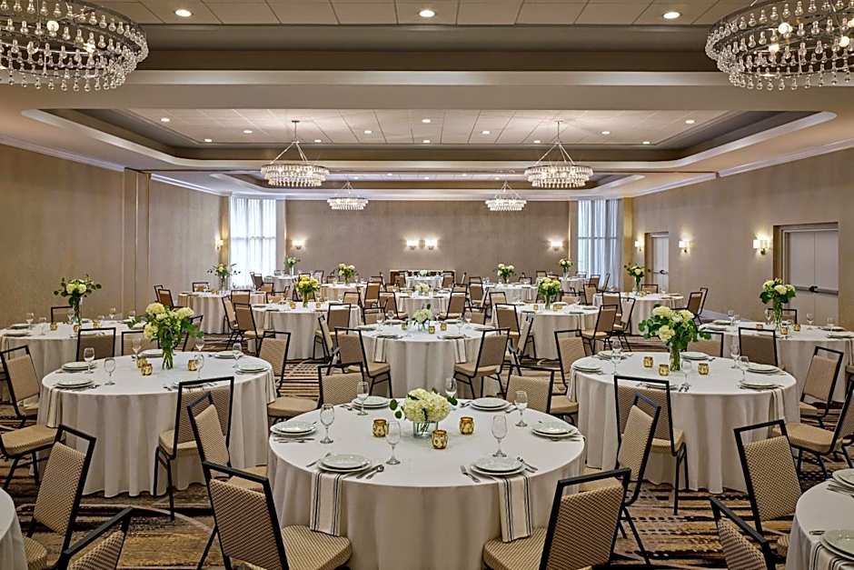 Delta Hotels by Marriott Chicago Willowbrook