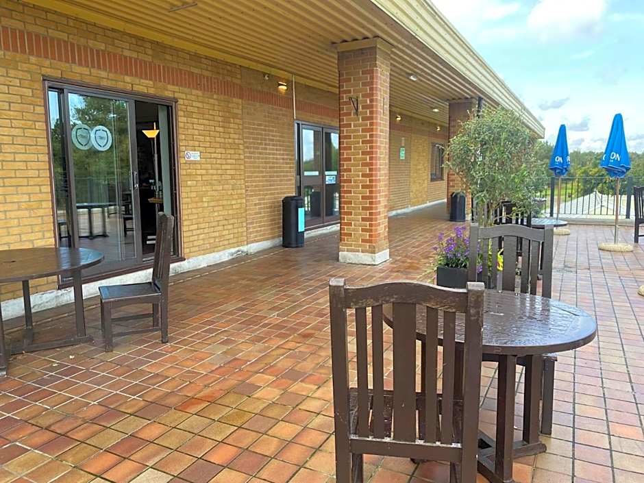 The Essex Golf & Country Club Hotel