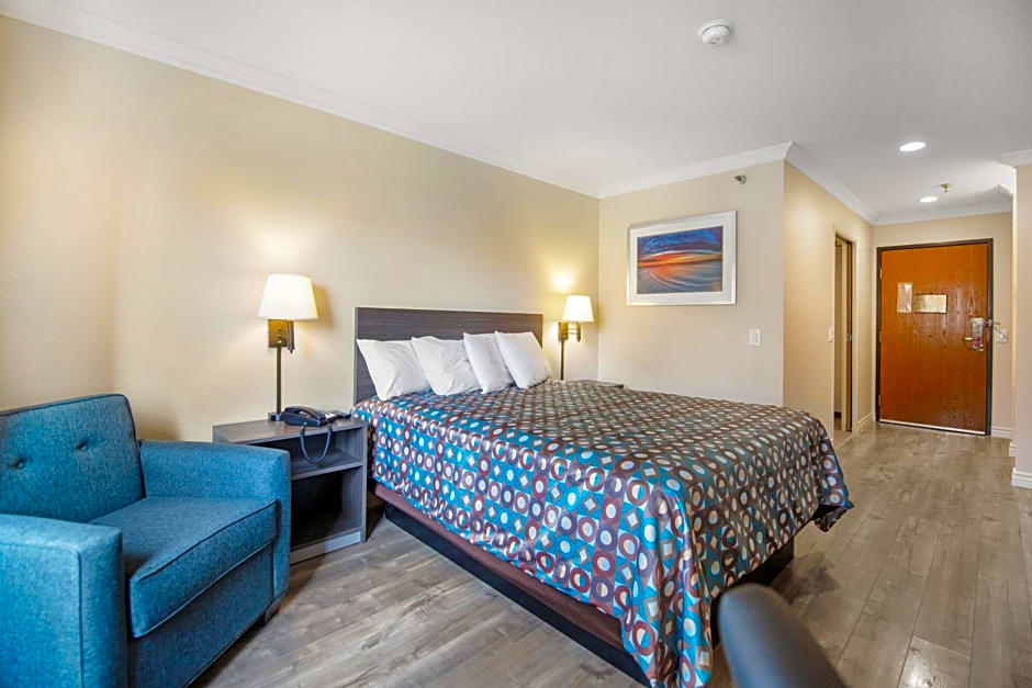 SureStay Hotel by Best Western Fontana