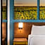 Day's Inn & Suites by Wyndham Indianapolis Airport East