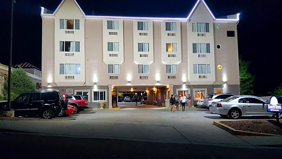 Days Inn by Wyndham Colorado Springs Air Force Academy