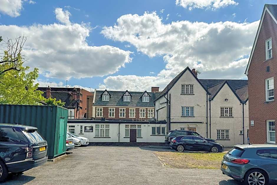 Stylish Modern 1-Bed Apartment in Prime Solihull Town Centre