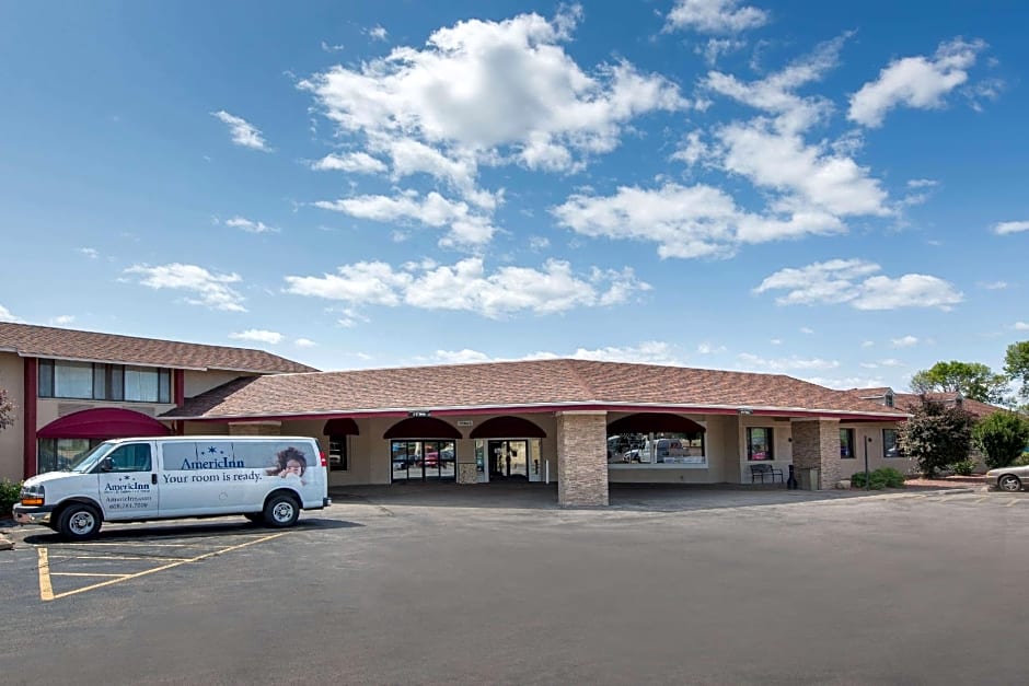 AmericInn by Wyndham La Crosse Riverfront-Conference Center