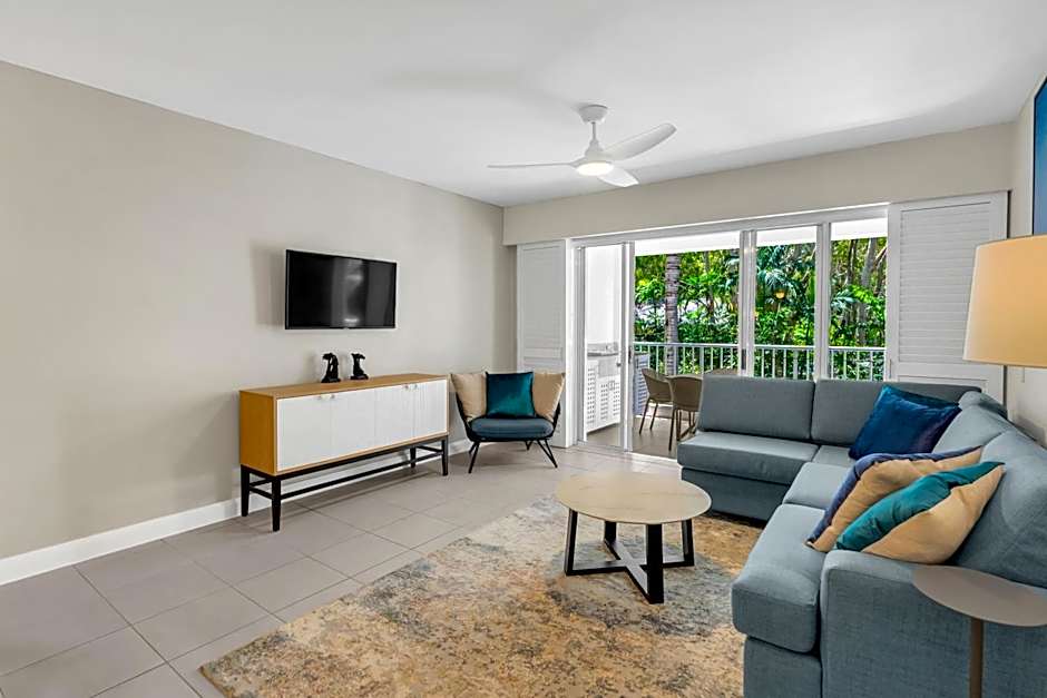 Elysium Private Apartments at Beach Club & Spa