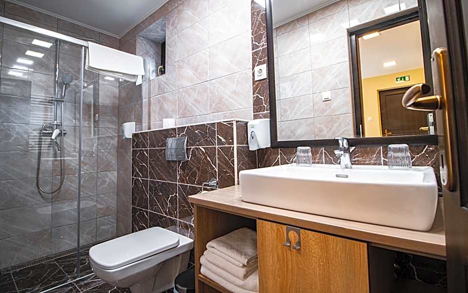 Fakapu Pince és Panzió